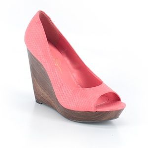 Jessica Simpson coral fish scale wedge